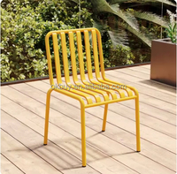 Vente en gros de chaises et tables de salle à manger d'extérieur en plastique empilables de haute qualité et bon marché avec accoudoir pour restaurant café