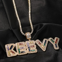 Collier unisexe personnalisé en laiton, lettre majuscule grande taille, sertie de zircons CZ colorés style diamant glacé, tendance Hip Hop, MOQ 1 pièce
