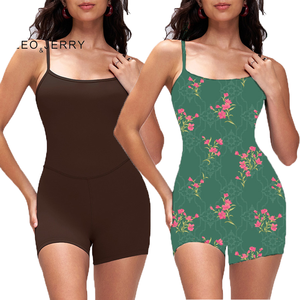 Combinaison personnalisée avec logo, super douce, extensible dans 4 directions, coussinets amovibles, anti-transpiration, short de yoga, tenue de sport pour femme - Product Image 1