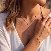 Collier Lariat Trèfle en Acier Inoxydable Plaqué Or 18K avec Pavé de Zirconiums Cubiques et Chaîne de Main pour Femme – Vente en Gros OEM