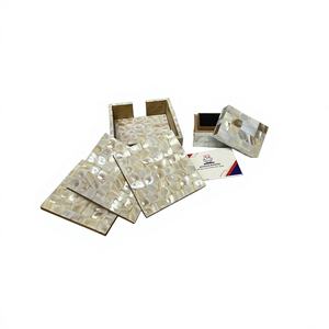 Juego de Cuatro Posavasos de Lujo Clásicos Hechos a Mano con Incrustaciones de Madreperla, Accesorio de Mesa Artístico, Duradero y Elegante - Product Image 1