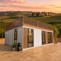 Maison conteneur préfabriquée surélevée et élargie de 30 pieds avec revêtement en panneaux sandwich d'acier pour studio de jardin et atelier