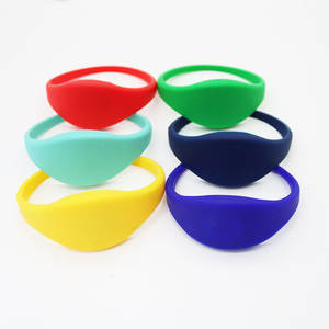 Nfc Passieve Armband Rfid Qr Nfc Siliconen Polsband Rfid Beschrijfbare Waterdichte Polsband - Product Image 1