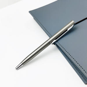 Роскошная короткая шариковая ручка 10 см из нержавеющей стали с логотипом на заказ Мини-ручка с вращающимся клапаном карман для рекламных подарков - Product Image 2