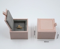 Boîtes d'emballage en gros personnalisées en papier pour bijoux avec insert en velours, logo imprimé à chaud et fermeture à ruban