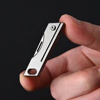 Mini porte-clés en alliage de titane rasoir couteau pliant tranchant D2 lame en acier trou de porte-clés intégré pour EDC