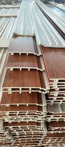 Panneaux muraux intérieurs et extérieurs modernes de qualité supérieure, imperméables, en WPC, décoratifs, ignifuges, à lattes de bois, à rayures, à carreaux, garantie 5 ans - Product Image 2