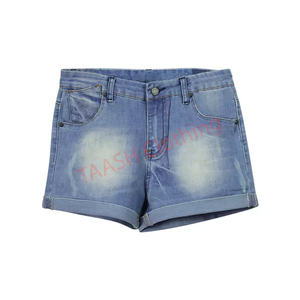 Shorts en denim légers pour femmes en tissu mélangé Tencel respirant avec couleur résistante à la décoloration et finition infroissable - Product Image 1