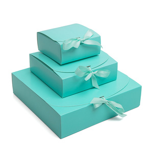 Boîtes pliantes de cadeau en papier de carton blanc personnalisé avec fermeture à ruban Emballage de boîte de papier pliable de mode - Product Image 6