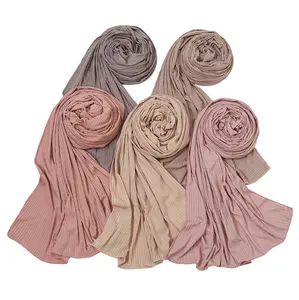 وشاح حجاب من الجيرسيه من الحرير الصناعي من ماليزيا متوفر بـ 8 ألوان سادة من المورد الأصلي لعام 2023 عالي الجودة