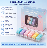 Porte-clés clavier mécanique mini personnalisé en forme de cœur LED, jouet anti-stress, capuchon de touche en acrylique transparent, cadeau en gros