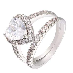 Vente en gros de bagues élégantes taillées en forme de cœur bagues en <span class=keywords><strong>laiton</strong></span> avec pierres précieuses en cristal vert pour femmes bijoux - Product Image 2