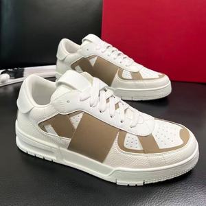 Chaussures de sport décontractées en cuir rétro haut de gamme pour hommes, chaussures de marche tendance et décontractées, antidérapantes et durables - Product Image 1
