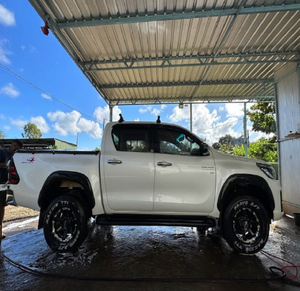 Excellent état, occasion, pour Hilux Crew Cab 4X4 Pickup, intérieur cuir foncé, peu utilisé, livraison rapide, conduite à gauche - Product Image 4