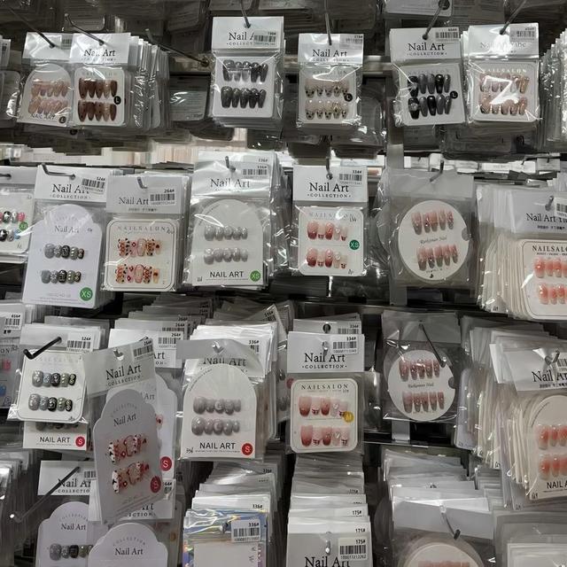 Viral Style Handmade Random Design Nails 10pcs/set Trending Fashion Press on Nails for Nail Store