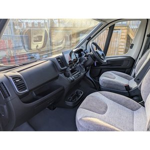 Camping-car automatique en acier Wildax Solaris XL 2026 avec capacité de 4 à 6 passagers, équipements réglables, norme d'émission 5 - Product Image 4