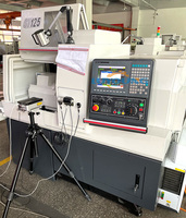 Torno CNC Automático Tipo Suizo ST125 con Sistema de Control SYNTEC, Doble Husillo, Bancada Plana Horizontal
