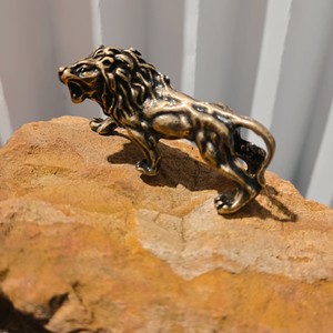 Figuras de animales chapadas en cobre de KI Tengqio: osos, leones, leopardos, cocodrilos y antiguas piezas de arte. El oso domina el mundo - Product Image 1