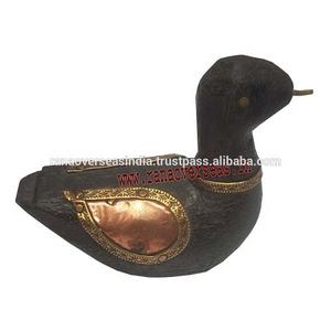 Figurine en bois de canard de couleur noire, avec motifs de cuivre et laiton, décoration pour le bureau - Product Image 1