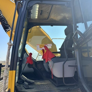 รถขุดตีนตะขาบ Komatsu PC200 มือสองพร้อมเครื่องยนต์ Komatsu สำหรับงานก่อสร้างและเหมืองแร่ มีสินค้าในสต็อก - Product Image 3