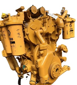 Le bulldozer D10T2 est propulsé par un moteur C27, d'une puissance de 571 kW et d'une vitesse de 1800 tr/min, doté de 12 cylindres. - Product Image 3