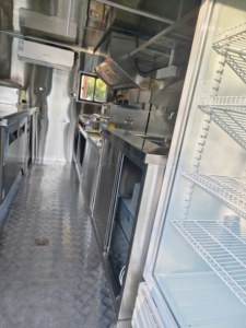 Remolque de Comida Multifuncional de Acero Inoxidable de 4 Metros Personalizado para Catering al Aire Libre, Cocina Móvil para Hot Dogs, Comida Rápida y Hamburguesas - Product Image 6