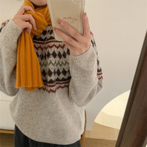 เสื้อไหมพรมลาย Fair Isle สำหรับผู้หญิง ฤดูใบไม้ร่วง-ฤดูหนาว ปี 2025 สไตล์วินเทจ ลายเรขาคณิต ทรงคอหลวม สไตล์เกาหลี ชุดฤดูหนาว - Product Image 3