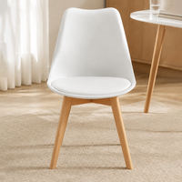 Chaise de salle à manger moderne en plastique PP avec pieds en bois de hêtre et coussin rembourré pour la maison, le bureau et l'hôtel