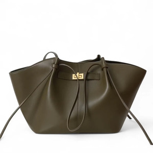Sacs à main décontractés surdimensionnés pour femmes à la mode pour les femmes d'affaires Grand sac à main à bandoulière avec long pompon Peut contenir un ordinateur portable - Product Image 5
