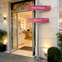 Panneaux de signalisation directionnelle extérieurs personnalisables en usine, panneaux de guidage pour salons de beauté, affichage publicitaire pour magasins