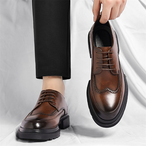 Chaussures en cuir gaufré brocart style britannique pour tenue d'affaires, grandes tailles, couleur noire, vente en gros, rehaussement de la silhouette - Product Image 2