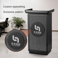 Comptoir d'accueil noir tendance avec design cannelé et accent circulaire sur le devant, pupitre moderne pour présentations carrées en église et en conférence