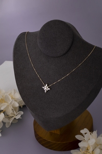Collier de luxe en or jaune massif 18 carats avec diamant rond brillant de 0,53 ct cultivé en laboratoire |   Pendentif en diamant de laboratoire CVD taille brillant rond - Product Image 2
