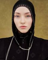 Balaclava musulmane au crochet faite à la main avec broderie de chaîne de perles et motif ajouré, accents de perles scintillantes