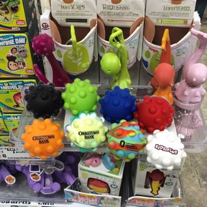 ของเล่นบีบซิลิโคน 3 มิติ รูปทรงรุ้ง พิมพ์โลโก้ได้ตามต้องการ ใช้ซ้ำได้ บรรเทาความเครียด สำหรับเด็กผู้ชายอายุ 14 ปี ของเล่น VK Toysrunner - Product Image 5