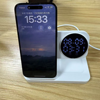 Nieuwe multifunctionele 3-in-1 snellaad draadloze oplader standaard houder kalender wekker mobiele telefoon 15W output wit