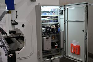 Prensa Plegadora Hidráulica CNC Automática de 110 Toneladas para Láminas de Hierro Industriales - Product Image 5