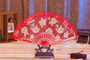 Luxury Red Lace Folding Fan for Bride Spanish Lolita Bamboo Crafts Wedding Party Favor <b>Gift</b> - Product Image 5
