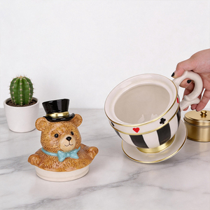 Redeco Pot de rangement en céramique fantaisie en forme d'ours Chapeleur <span class=keywords><strong>fou</strong></span> et tasse à thé, thème Alice au pays des merveilles, cadeau, vente en gros, décoration personnalisée - Product Image 5