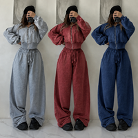 Ensemble de survêtement deux pièces délavé à l'acide pour femme, avec sweat à capuche court zippé et pantalon de jogging à taille élastique et jambes larges, style streetwear OEM ODM