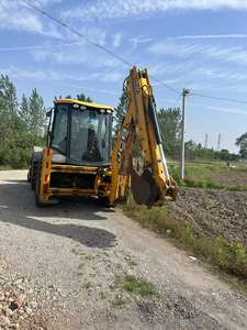 Chargeuse-pelleteuse JCB 4CX 4X14 d'occasion, 7000 kg, 2001-4000 heures, avec composants essentiels (moteur, pompe, boîte de vitesses, roulement) à vendre à bas prix - Product Image 2
