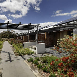 Tête de lit capitonnée de luxe pour chambre d'hôtel, matelas en mousse à mémoire de forme, cadre insonorisé, pièce à coucher élégante, pièce maîtresse - Product Image 5