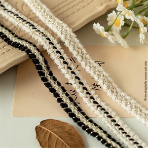 Tessuto in pile misto poliestere-cotone da 1,3 cm con filo d'oro e pizzo ricamato - Product Image 5