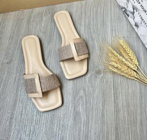 Sandales et pantoufles de plage pour femmes, collection été 2025, à semelle plate et souple, style simple, colorées, pour l'extérieur, idéales pour le commerce international. - Product Image 6