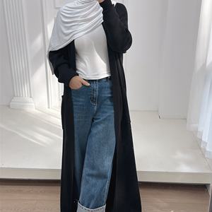 عباءة نسائية متواضعة رائجة للشتاء من الصوف والبوليستر، كيمونو كارديجان مفتوح من الأمام مع جيوب، لون أسود - Product Image 3