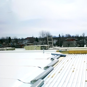 Membrane d'étanchéité en PVC écologique résistante aux UV avec tissu imperméable pour piscine, garantie 5 ans et plus - Product Image 1