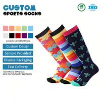 Chaussettes de compression hautes pour femmes, hommes et adultes, à rayures colorées, amusantes, en nylon respirant, pour le sport, le cyclisme, la course à pied