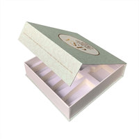 Boîte cadeau rigide de luxe personnalisée avec insert de séparation de précision pour l'emballage d'ensembles d'articles de toilette et de cosmétiques d'hôtel