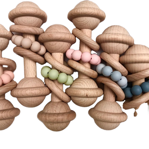 Hochets créatifs en bois de frêne et élastique pour bébé Bâton de dentition interactif à main avec perles en silicone pour enfants - Product Image 3