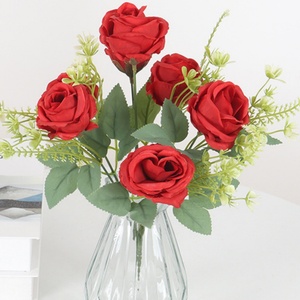 Bouquets de fleurs artificielles de style européen à 7 têtes de roses Sweetheart pour la décoration intérieure, hôtelière et extérieure, arrangement en boîte florale - Product Image 1